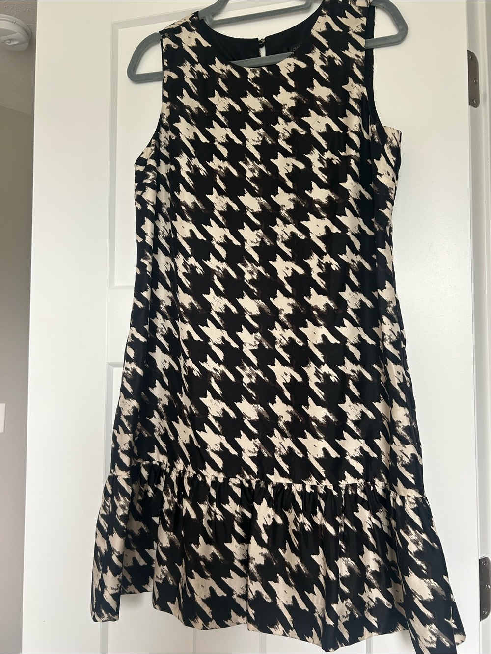 Sleeveless Houndstooth Shift Dress in Black and Cream 100% silk - Picture 2 of 11